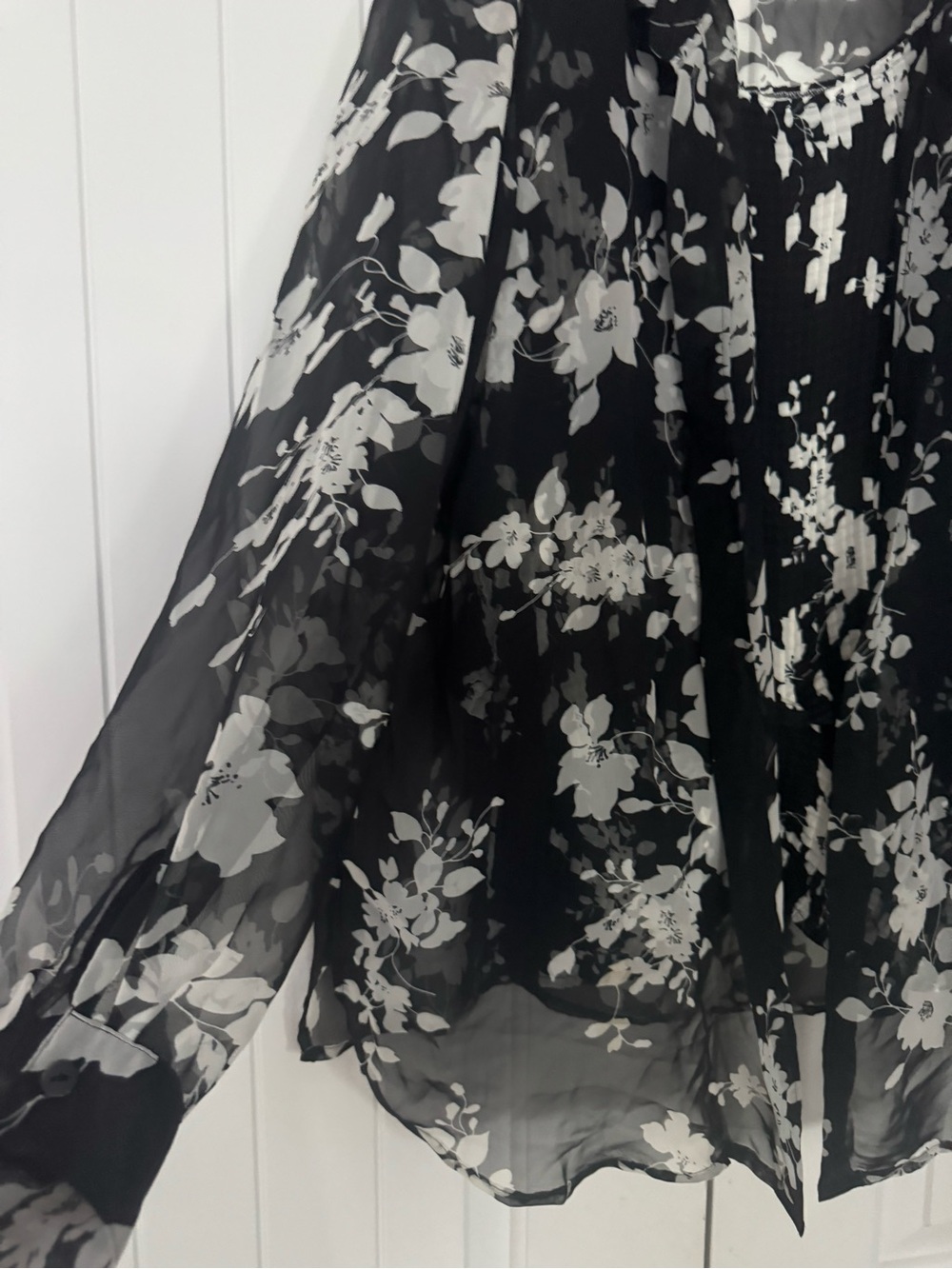 Liz Claiborne Two pieces Black and White Floral Sheer Blouse - Picture 2 of 7